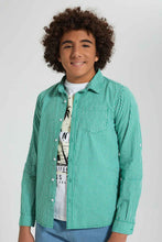 تنزيل الصورة على معرض الصور، قميص كاروهات باللون الأخضر وتيشيرت مطبوع باللون الأبيض (قطعتين)