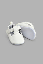 تنزيل الصورة على معرض الصور، Redtag-White-Pram-Shoe-Colour:White,-Filter:Baby-Footwear-(0-to-18-Mths),-NBF-Casual-Shoes,-New-In,-New-In-NBF-FOO,-Non-Sale,-S22B,-Section:Kidswear-Baby-0 to 18 Months