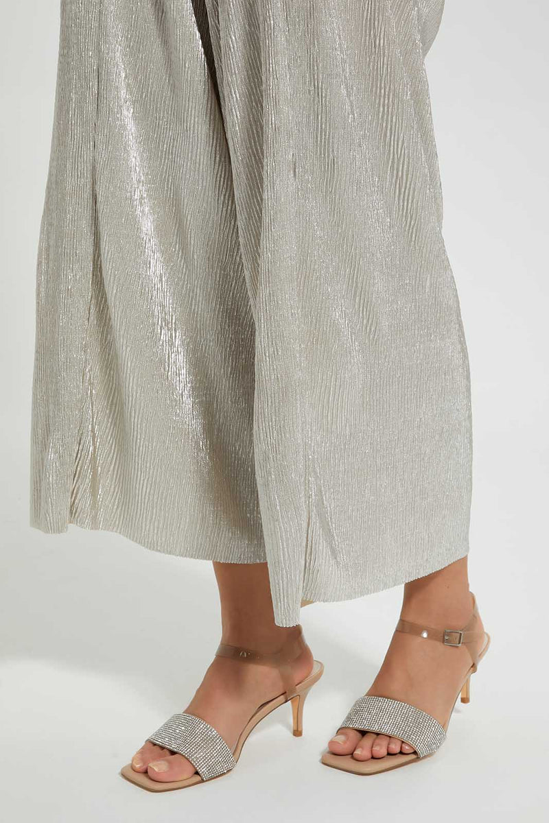 صندل بكعب مزين باللون البيج