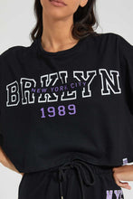 تنزيل الصورة على معرض الصور، تيشيرت بروكلين باللون الأسود