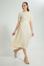 تنزيل الصورة على معرض الصور، بلوزة كروب باللون البيج