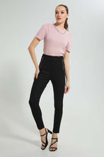 تنزيل الصورة على معرض الصور، بلوزة باللون الوردي مزينة بسلسال وأكمام منفوشة