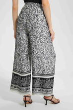 Load image into Gallery viewer, Black And White Pleated Trouser