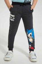 تنزيل الصورة على معرض الصور، بنطلون رياضي باللون الرمادي الداكن بطبعة سونيك