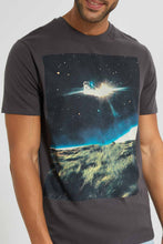 تنزيل الصورة على معرض الصور، Redtag-Grey-Graphic-T-Shirt-Category:T-Shirts,-Colour:Dark-Grey,-Filter:Men's-Clothing,-Men-T-Shirts,-New-In,-New-In-Men-APL,-Non-Sale,-RMD-add,-S22C,-Section:Men,-TBL-Men's-
