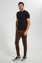 تنزيل الصورة على معرض الصور، بنطلون بحصر مطاطي باللون البني