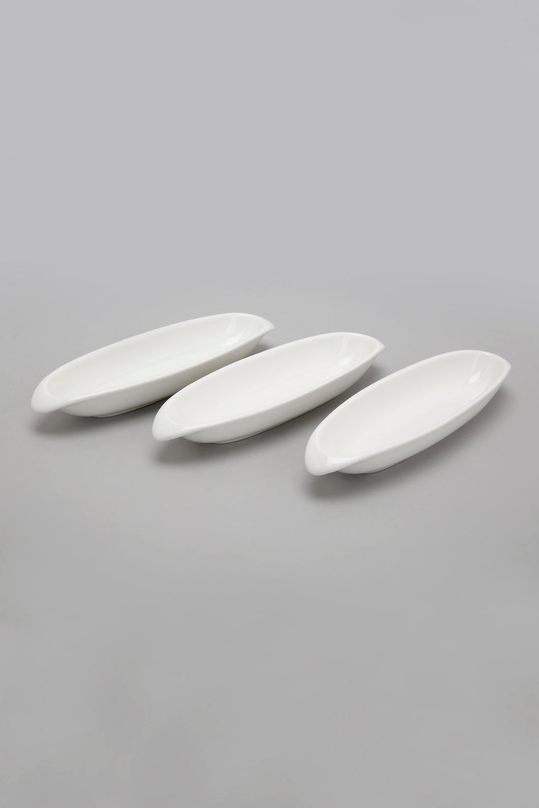 White Porcelain Oval Plate (3 Piece Set)