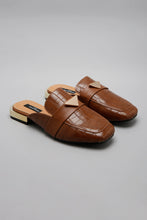 Load image into Gallery viewer, Brown Closed Toe Mule With Trim
