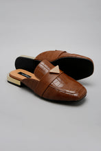 Load image into Gallery viewer, Brown Closed Toe Mule With Trim
