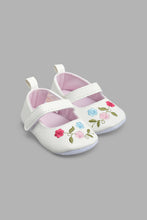 Load image into Gallery viewer, Redtag-White-Pram-Shoe-Pumps-Baby-0 to 18 Months
