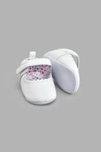 Load image into Gallery viewer, Redtag-White-Pram-Shoe-Colour:White,-Filter:Baby-Footwear-(0-to-18-Mths),-NBF-Casual-Shoes,-New-In,-New-In-NBF-FOO,-Non-Sale,-S22A,-Section:Kidswear-Baby-0 to 18 Months
