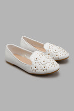 Load image into Gallery viewer, White Floral Embellished Loafer
