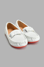 Load image into Gallery viewer, Redtag-White-Bow-Trim-Moccasin-Colour:White,-Filter:Girls-Footwear-(3-to-5-Yrs),-GIR-Casual-Shoes,-New-In,-New-In-GIR-FOO,-Non-Sale,-S22B,-Section:Kidswear-Girls-3 to 5 Years
