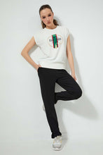 تنزيل الصورة على معرض الصور، Redtag-White-Oversized-T-Shirt-Graphic-Prints-Women&#39;s-
