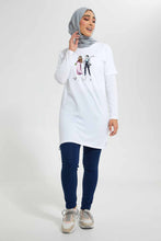 تنزيل الصورة على معرض الصور، Redtag-White-Long-T-Shirt-With-Sequin-Graphic-Embellished-T-Shirts-Women&#39;s-
