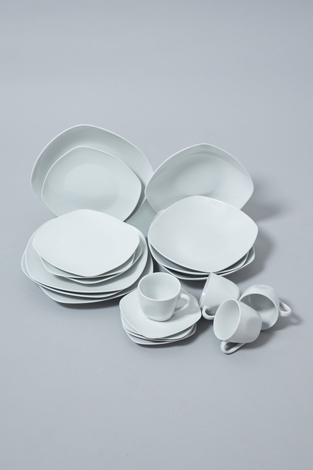 White Plain Porcelain Square Dinner Set (20-Piece Set) - REDTAG